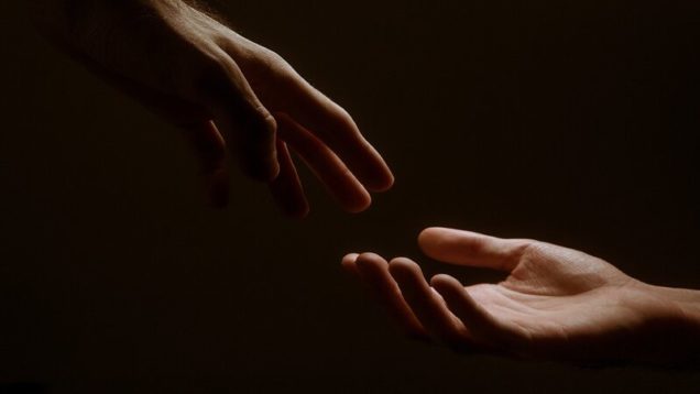 rsz_hands-5216585_1280