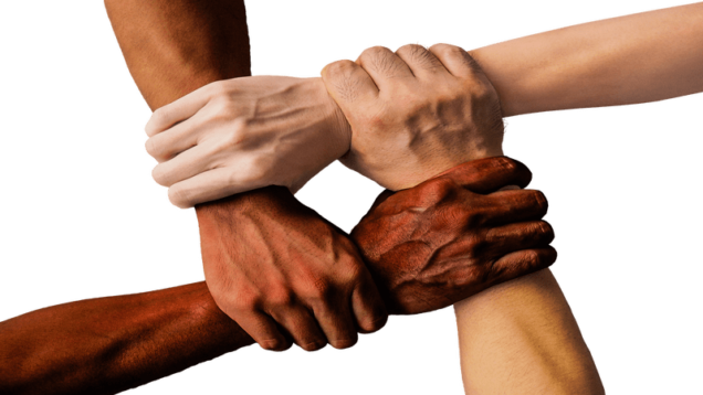 rsz_1hands-1917895_1280-min