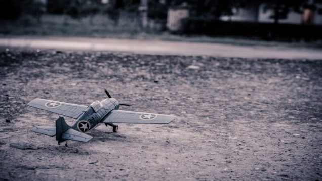 rsz_model-aircraft-g2aac22887_1280