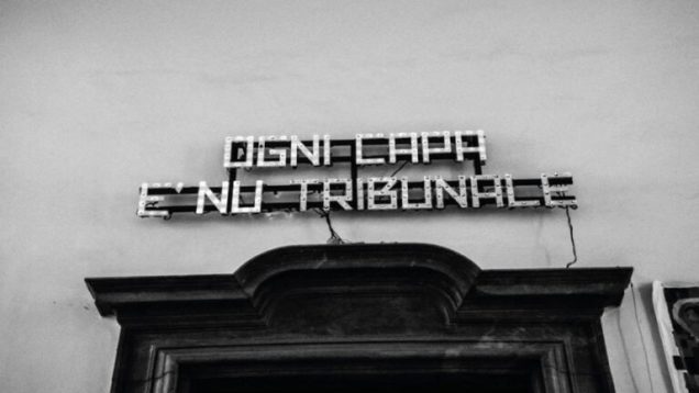 rsz_2ogni-capa-è-nu-tribunale-ok