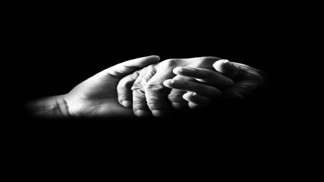rsz_1hands-699486_1280-min
